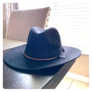 Wide brim Black Hat